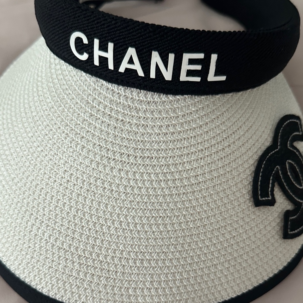 CHANEL Monochrome Logo Visor - Picture 4 of 5